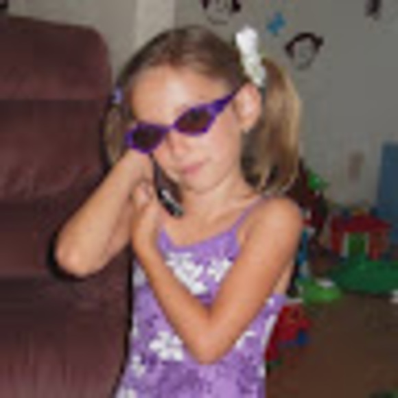 Meet your Posher, Mackenzee - Picture 1 of 1